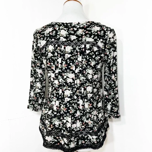 Anthropologie Eyelet Embroidered Pintuck Pleated Black Floral Peasant Top Size 0 - Picture 6 of 13